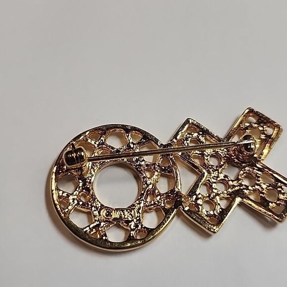 Gold Tone XO HUGS AND KISSES Brooch Signed AK - Picture 4 of 4